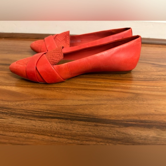EUC UGG Red pointed toe leather flats - size 8 - summer, red, flashy - Picture 9 of 10